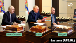 Узоры на папках для бумаг в кабинетах-копиях в трех разных резиденциях