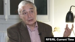 Andrei Grachev served as Soviet President Mikhail Gorbachev's spokesperson from August to December 1991. 