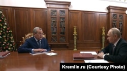 Дебют новогодней елки в кабинете Путина в 2025 году. Встреча с главой РАН Красиковым 9 декабря