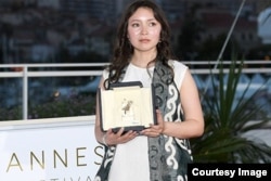 Казахстанская актриса Самал Еслямова на Каннском фестивале в жакете от 7Sisters. Фото из интернета