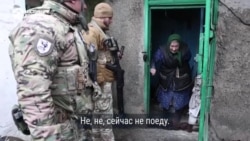 Как украинские полицейские и волонтеры эвакуируют жителей Доброполья и Лимана